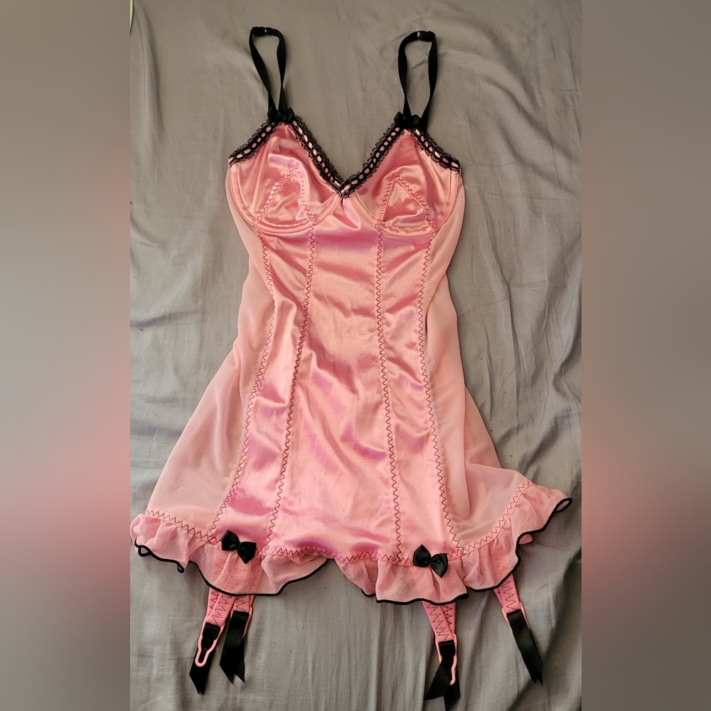 VICTORIA'S SECRET PINK TEDDY WITH GARTERS EXCELLENT CONDITION SIZE 34B